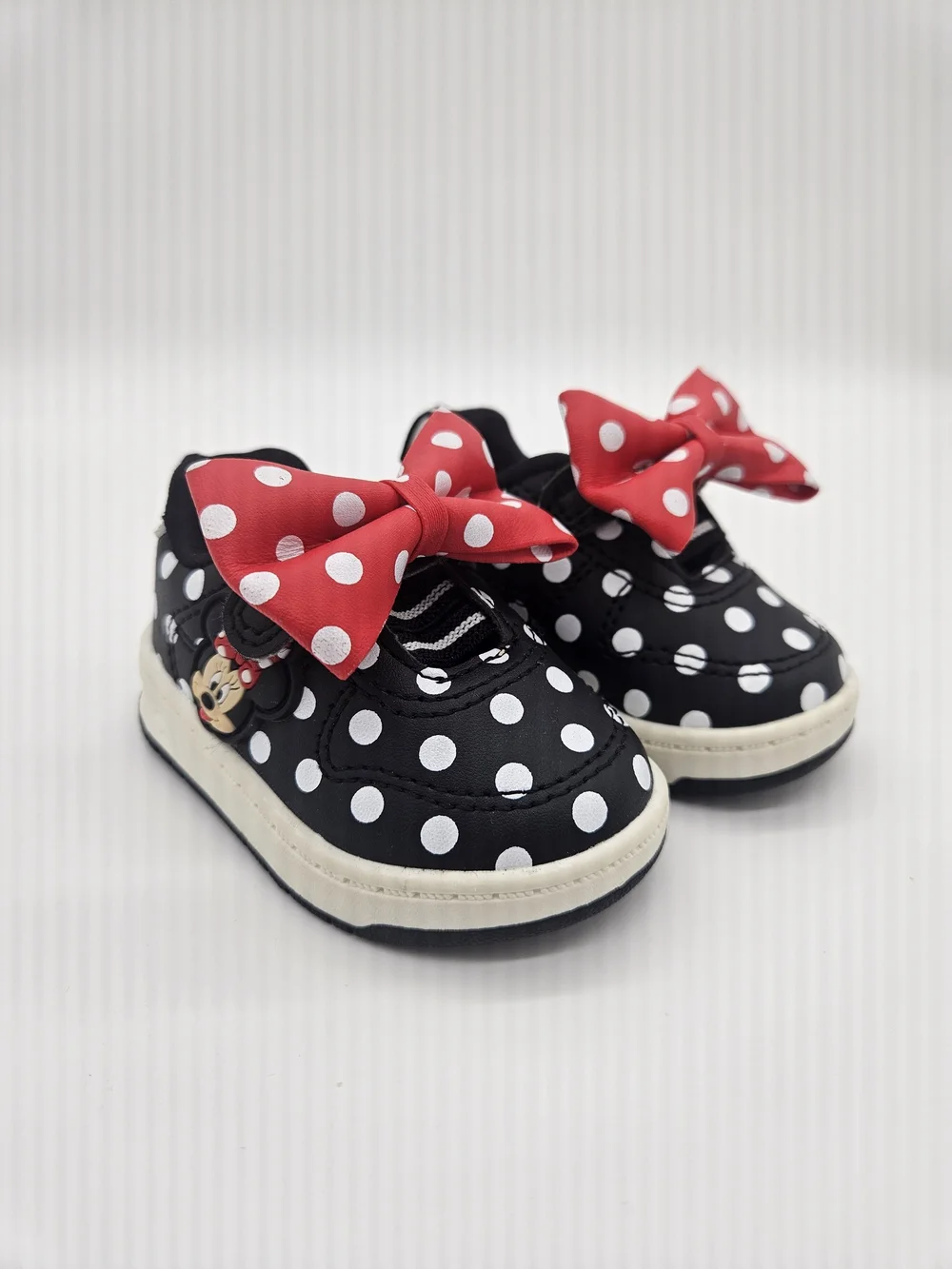 Disney Minnie Mouse Polka Dot Sneakers Girls Size 2 Red Bow